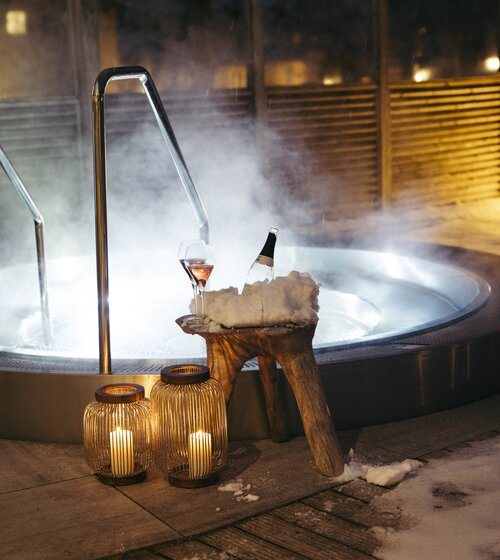 Whirlpool mit gekühlten Getränken