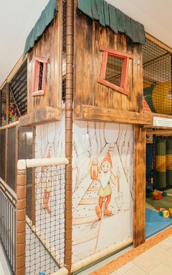 Softplayanlage "Wurzls Bergwerk" von außen