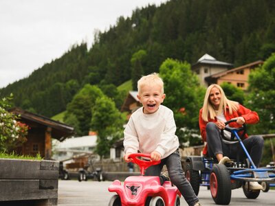 Junge am Boobycar auf der Spielealm