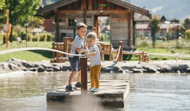 Abenteuerspielplatz direkt beim Hotel