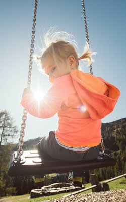 Mädchen auf der Schaukel