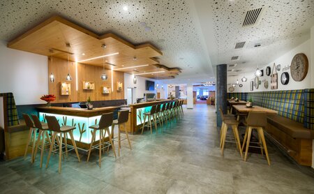 Großzügige Hotelbar