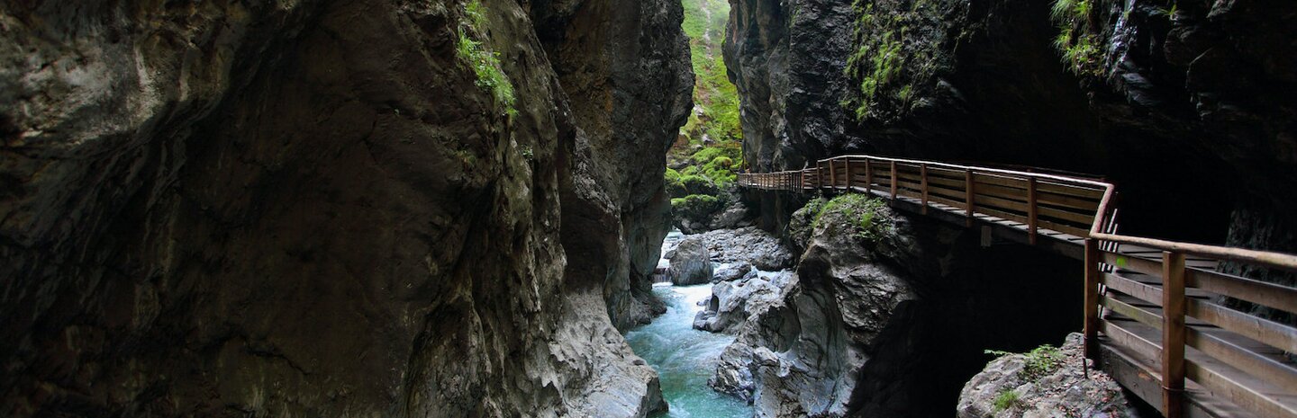Brücke entlang der Schluchten der Liechtensteinklamm