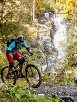 Mountainbiker am Singletrail
