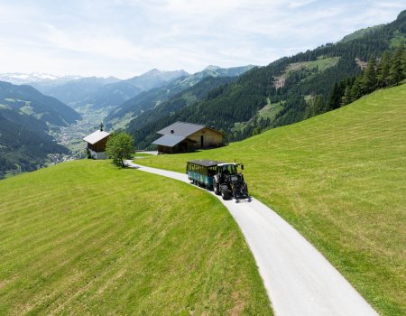 Almexpress-Traktor TUFFI auf der Alm