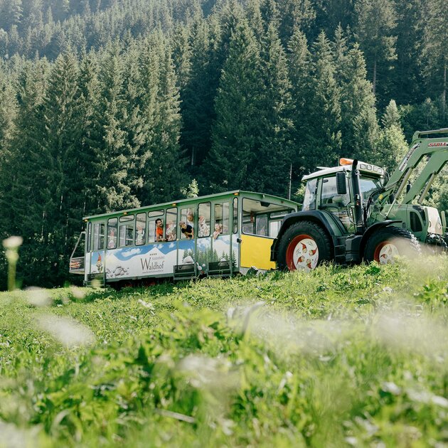 TUFFI Traktor