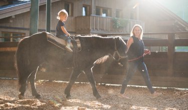 Reiten am überdachten Reitplatz