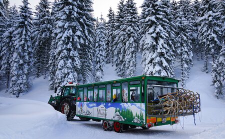 Almexpresstraktor TUFFI bringt Familien zum Rodeln