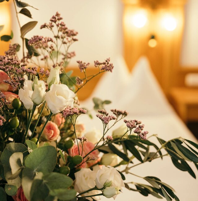 Stimmungsbild Blumenstrauß im Zimmer